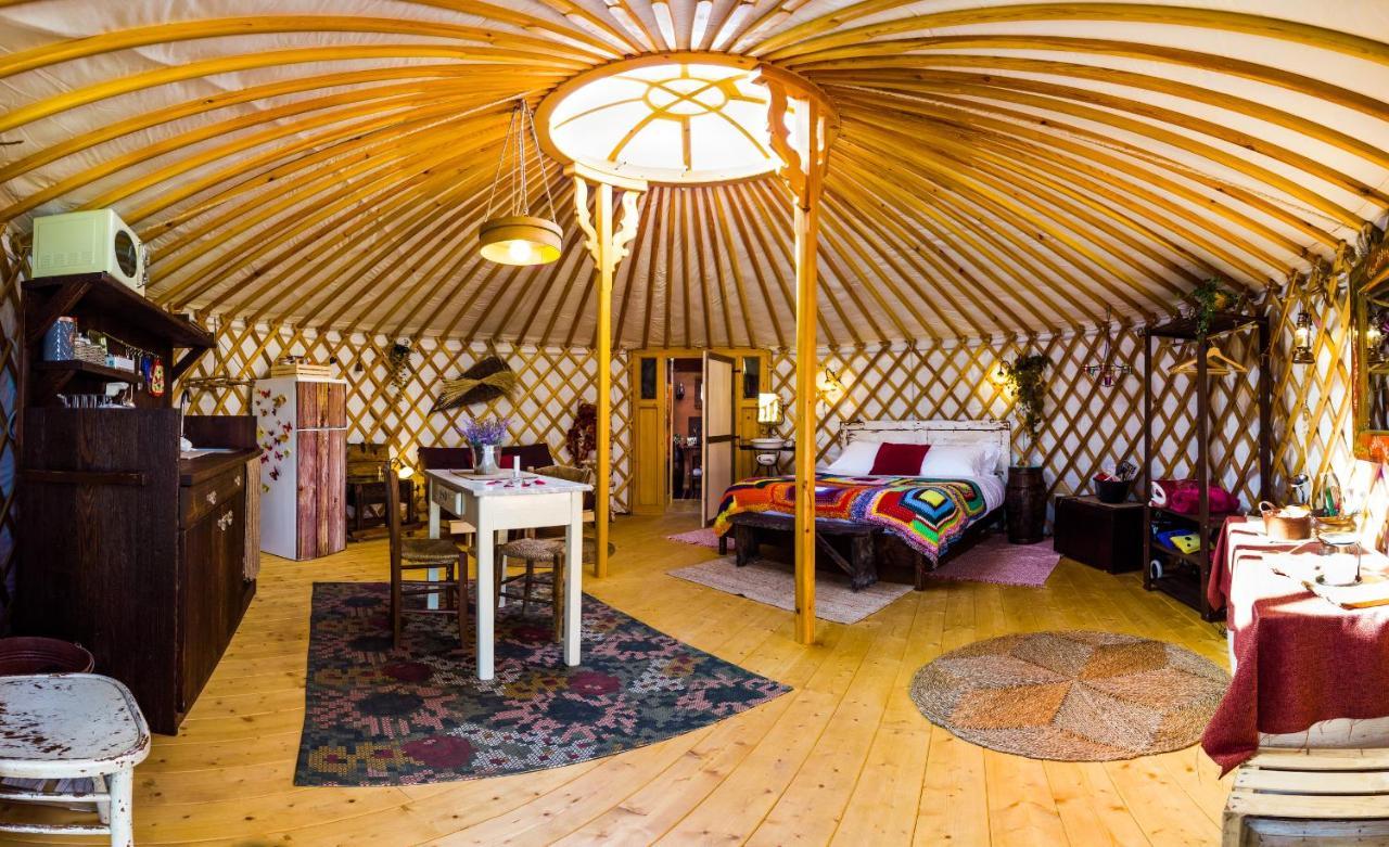 2 Cuori E 1 Yurta Glamping In Tuscany - Adults Only Asciano Exterior foto