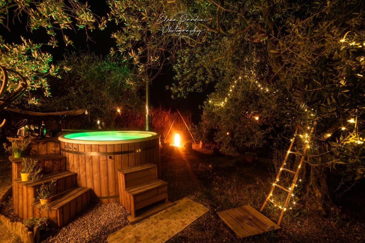 2 Cuori E 1 Yurta Glamping In Tuscany - Adults Only Asciano Exterior foto